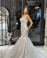 Elegant Floor Length Sweetheart Sleeveless Mermaid Lace Wedding Dress with Appliques